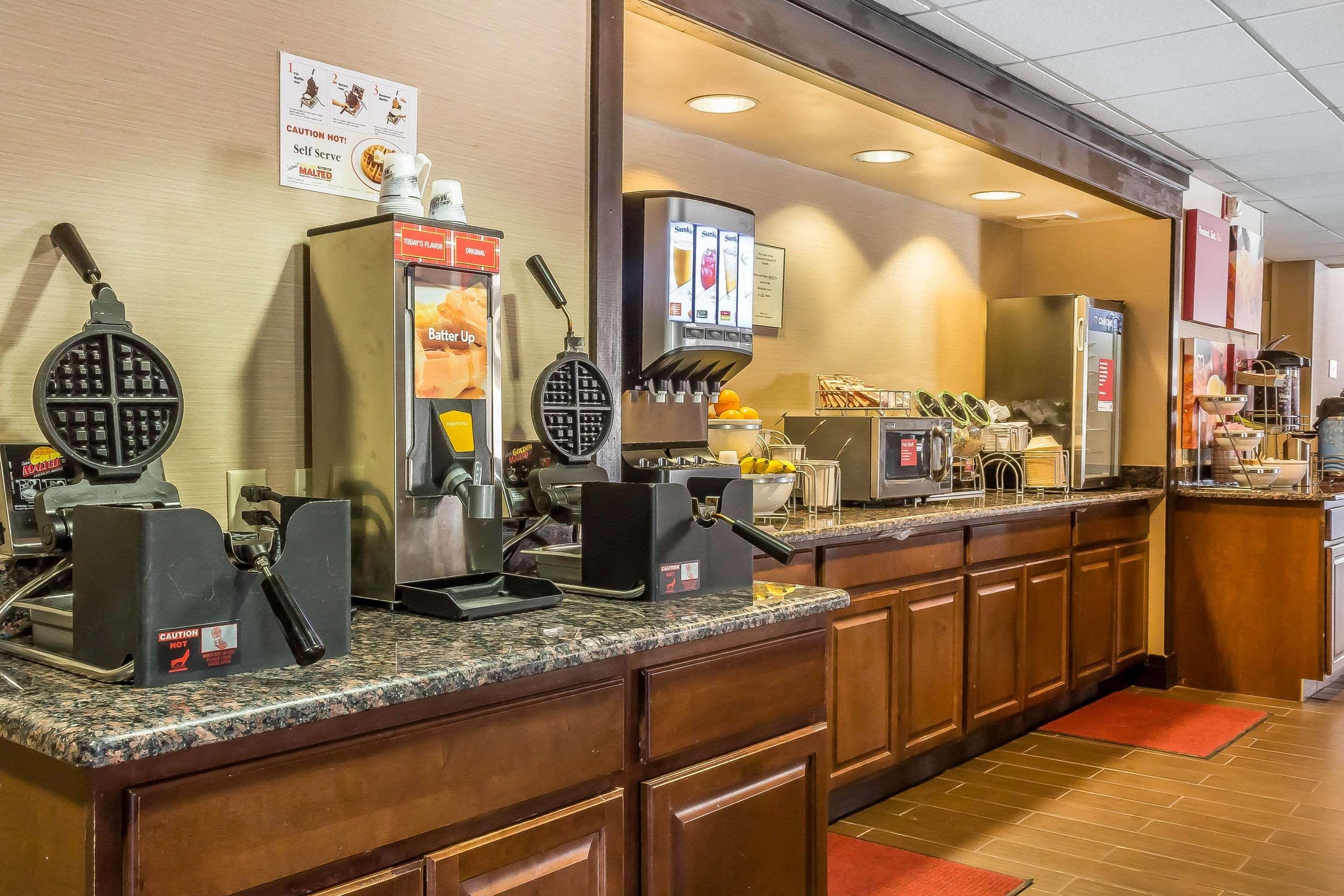 Comfort Suites Near Casinos Norwich Esterno foto