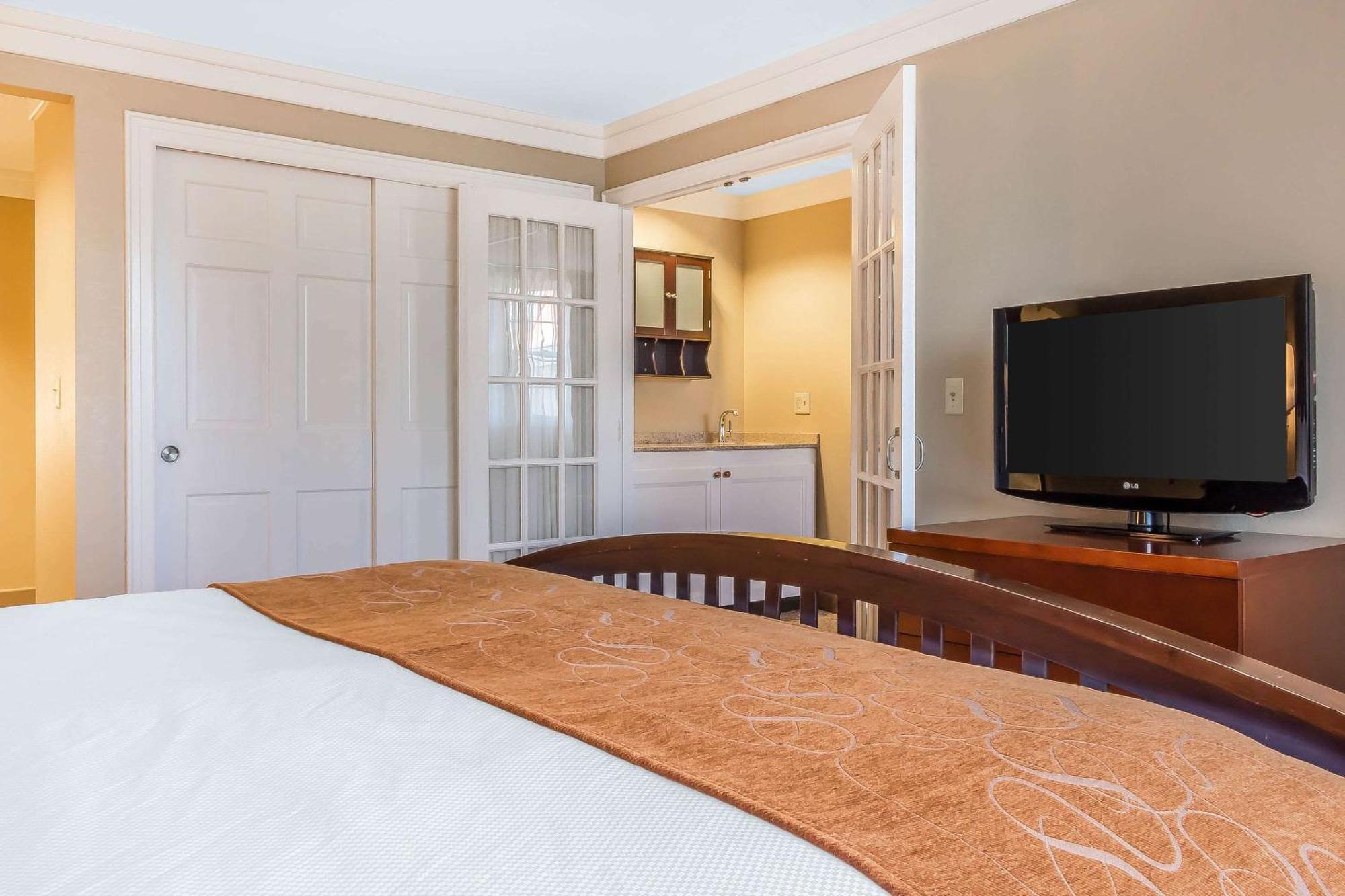 Comfort Suites Near Casinos Norwich Esterno foto